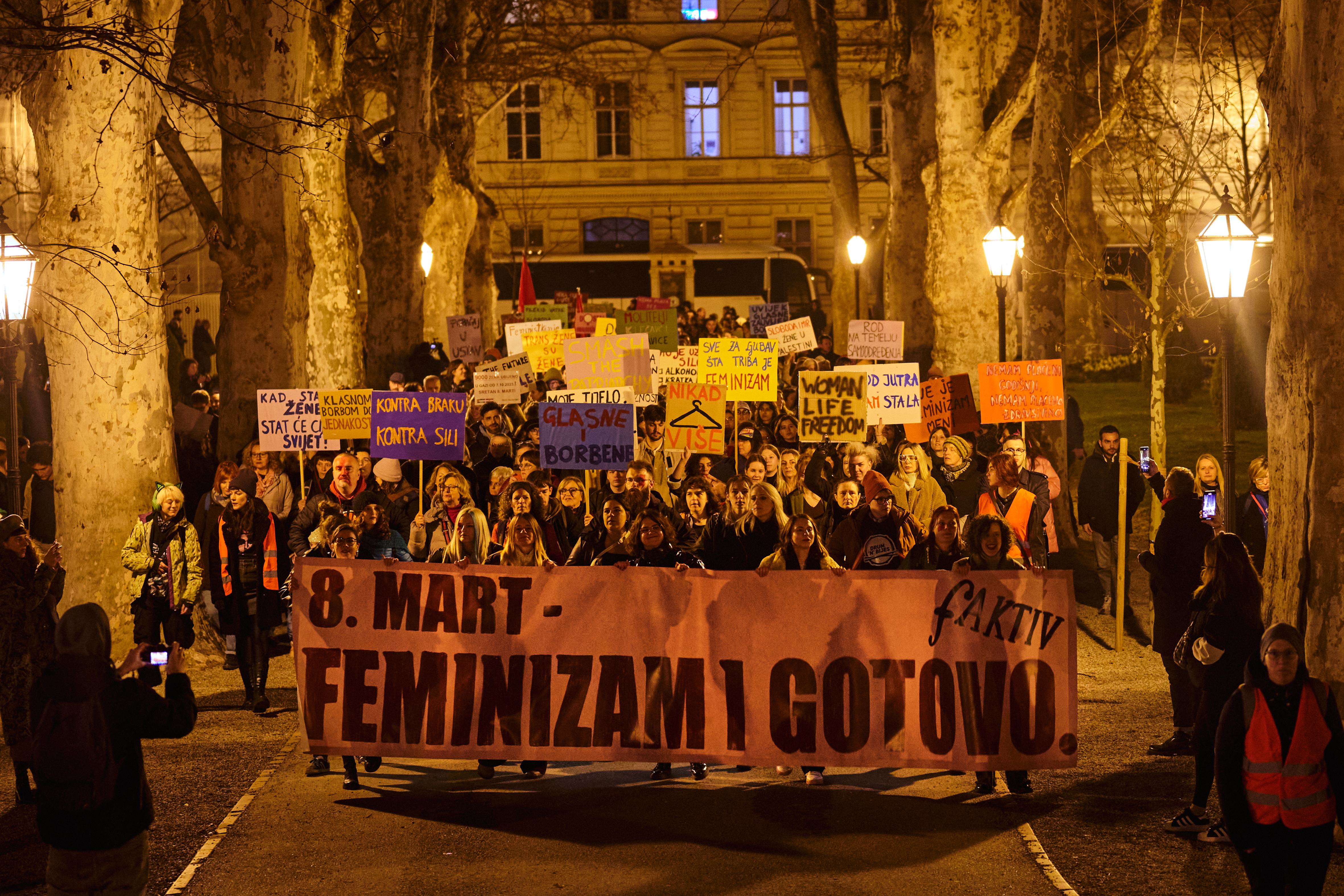 Povodom Dana žena održani marševi u nekim hrvatskim gradovima 10 000 LJUDI SKUPILO SE U ZAGREBU